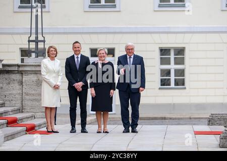 Begrüßung der Präsidentin von Island mit militärischen Ehren durch den Bundespräsidenten. Elke Büdenbender, Ehefrau des Bundespräsidenten Björn Skulason, Ehemann der Isländischen Präsidentin Halla Tomasdottir, Präsidentin von Island Frank-Walter Steinmeier, Bundespräsident DEU, Deutschland, Berlin, 21.10.2024: *** Accueil du président islandais avec les honneurs militaires du président fédéral Elke Büdenbender, épouse du président fédéral Björn Skulason, époux du président islandais Halla Tomasdottir, président islandais Frank Walter Steinmeier, président fédéral DEU, Allemagne, Berlin, Berlin, Banque D'Images