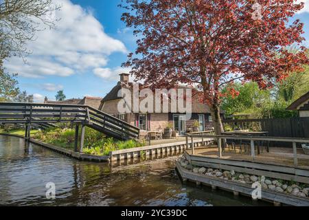 Giethoorn pays-Bas, Skyline de la ville au canal et maison traditionnelle dans le village de Giethoorn Banque D'Images