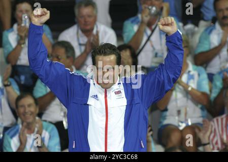 AGENCE PHOTO PPL - COPYRIGHT RÉSERVÉ 2004 OLYMPIC REGATTA - ATHÈNES, Grèce - 21 août - Finlandais classe : Ben Ainslie - gagnant de la médaille d'or GBR crédit photo: Banque D'Images