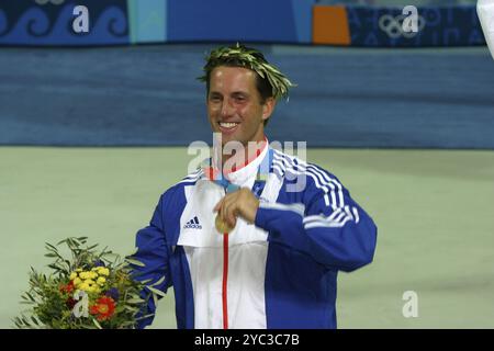 PPL PHOTO AGENCY - COPYRIGHT RÉSERVÉ 2004 OLYMPIC REGATTA - ATHÈNES, Grèce - 21 août - Finlandais. Classe. Ben Ainslie - gagnant de la médaille d'or GBR crédit photo: Banque D'Images