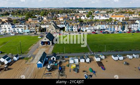 Basse altitude, vue aérienne de Walmer Lifeboat Station, The Strand, Walmer Green, Deal, Kent Banque D'Images