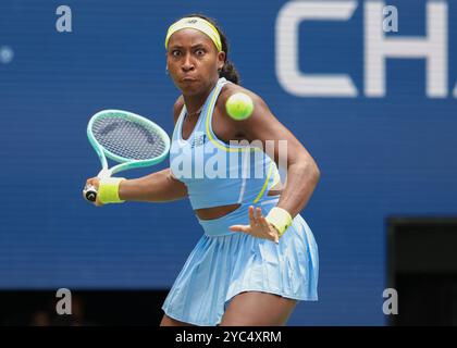 Joueur de tennis Coco Gauff en action aux US Open 2024 Championships, Billie Jean King Tennis Center, Queens, New York, États-Unis. Banque D'Images