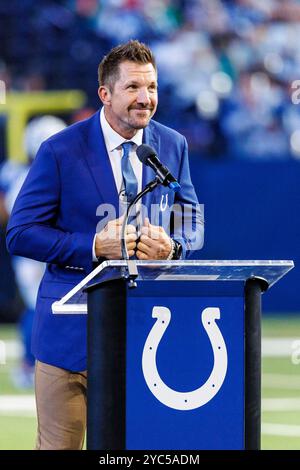 Indianapolis, Indiana, États-Unis. 20 octobre 2024. L'ancien Colts d'Indianapolis Tight End Dallas Clark est intronisé dans l'anneau d'honneur des Colts lors d'une cérémonie de mi-temps lors d'un match de la NFL contre les Dolphins de Miami au Lucas Oil Stadium à Indianapolis, Indiana. John Mersits/CSM/Alamy Live News Banque D'Images