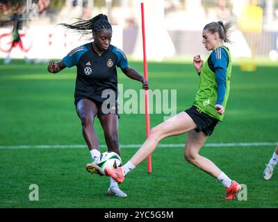 Nicole Anyomi (Deutschland) im Zweikampf mit Jule Brand (Deutschland), GER, DFB Fussball Frauen Nationalmannschaft, Oeffentliches Training, vor dem Laenderspiel England gegen Deutschland AM 25 Oktober. 21.10.2024. Foto : Eibner-Pressefoto/Florian Wiegand Banque D'Images