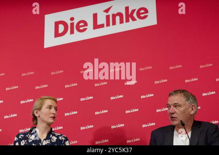 Parteivorsitzende Die Linke vor der presse 2024-10-21 Deutschland, Berlin Pressekonferenz der auf dem Parteitag in Halle frisch gewählten Doppelspitze der Partei Die Linke im Karl-Liebknecht-Haus, der Parrteizentrale in Berlin. IM Bild Ines Schwerdtner, Parteivorsitzende Die Linke, und Jan van Aken, Parteivorsitzender Die Linke. *** Présidents du Parti de gauche devant la presse 2024 10 21 Allemagne, Berlin Conférence de presse de la nouvelle direction du Parti de gauche lors de la conférence du Parti à Halle à Karl Liebknecht Haus, le siège du parti à Berlin Banque D'Images