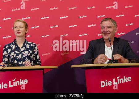 Parteivorsitzende Die Linke vor der presse 2024-10-21 Deutschland, Berlin Pressekonferenz der auf dem Parteitag in Halle frisch gewählten Doppelspitze der Partei Die Linke im Karl-Liebknecht-Haus, der Parrteizentrale in Berlin. IM Bild Ines Schwerdtner, Parteivorsitzende Die Linke, und Jan van Aken, Parteivorsitzender Die Linke. *** Présidents du Parti de gauche devant la presse 2024 10 21 Allemagne, Berlin Conférence de presse de la nouvelle direction du Parti de gauche lors de la conférence du Parti à Halle à Karl Liebknecht Haus, le siège du parti à Berlin Banque D'Images