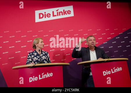 Parteivorsitzende Die Linke vor der presse 2024-10-21 Deutschland, Berlin Pressekonferenz der auf dem Parteitag in Halle frisch gewählten Doppelspitze der Partei Die Linke im Karl-Liebknecht-Haus, der Parrteizentrale in Berlin. IM Bild Ines Schwerdtner, Parteivorsitzende Die Linke, und Jan van Aken, Parteivorsitzender Die Linke. *** Présidents du Parti de gauche devant la presse 2024 10 21 Allemagne, Berlin Conférence de presse de la nouvelle direction du Parti de gauche lors de la conférence du Parti à Halle à Karl Liebknecht Haus, le siège du parti à Berlin Banque D'Images