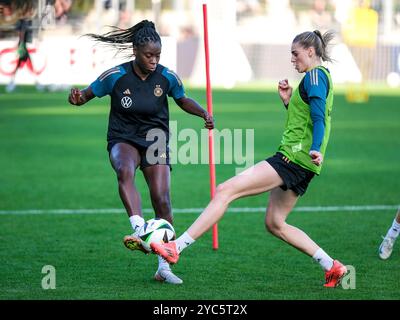 Francfort, Deutschland. 21 octobre 2024. Nicole Anyomi (Deutschland) im Zweikampf mit Jule Brand (Deutschland), GER, DFB Fussball Frauen Nationalmannschaft, Oeffentliches Training, vor dem Laenderspiel England gegen Deutschland AM 25 Oktober. 21.10.2024. Foto : Eibner-Pressefoto/Florian Wiegand crédit : dpa/Alamy Live News Banque D'Images