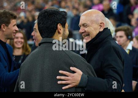 Verabschiedung Thomas MUELLER, Müller, Manuel NEUER, gardien de but FCB 1 , Ilkay Gündogan, DFB 21 avec Bernd Neuendorf, président de la DFB Fédération allemande de football, avant le match de l'UEFA Nations League 2024 ALLEMAGNE - PAYS-BAS 1-0 dans la saison 2024/2025 le 14 octobre 2024 à Munich, Allemagne. Photographe : Peter Schatz Banque D'Images