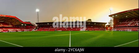 The City Ground, Nottingham, Royaume-Uni. 21 octobre 2024. Premier League Football, Nottingham Forest contre Crystal Palace ; le terrain de la ville alors que le soleil se couche derrière le stade crédit : action plus Sports/Alamy Live News Banque D'Images