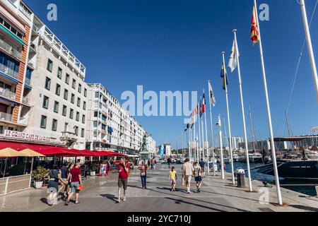 Toulon, France - 10 juillet 2024 : Port et jetée de Toulon, dans le sud de la France Banque D'Images