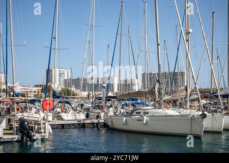 Toulon, France - 10 juillet 2024 : Port et jetée de Toulon, dans le sud de la France Banque D'Images