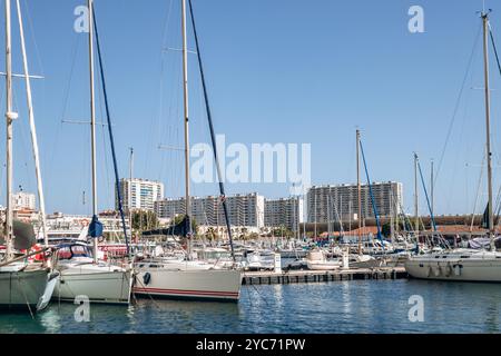 Toulon, France - 10 juillet 2024 : Port et jetée de Toulon, dans le sud de la France Banque D'Images