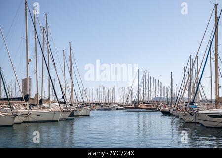 Toulon, France - 10 juillet 2024 : Port et jetée de Toulon, dans le sud de la France Banque D'Images