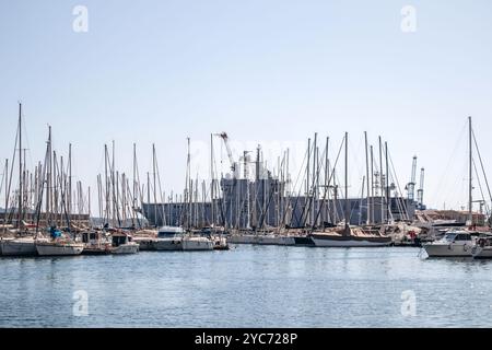 Toulon, France - 10 juillet 2024 : Port et jetée de Toulon, dans le sud de la France Banque D'Images