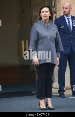 Oviedo, Espagne, 21 octobre 2024 : la directrice de la Fondation Princesse des Asturies, Teresa Sanjurjo, attend l'arrivée lors de l'arrivée de Michael Ignatieff à Oviedo, Prix Princesse des Asturies pour les Sciences sociales, le 21 octobre 2024, à Oviedo, Espagne. Crédit : Alberto Brevers / Alamy Live News. Banque D'Images