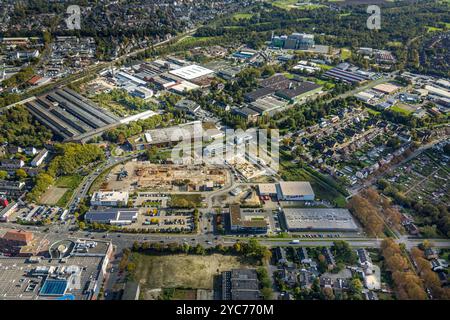 Luftbild, Abriss und Baustelle Gewerbegebiet Erschließung an der Hans-Straße-Böckler, Gewerbegebiet ThyssensStraße mit MCS Werksgelände, hinten am Wald DHE Dinslakener Holz- Energiezentrum GmbH, unten links Aldi Supermarkt mit Solardach, Averbruch, Dinslaken, Ruhrgebiet, Nordrhein-Westfalen, Deutschland ACHTUNGxMINDESTHONORARx60xEURO *** vue aérienne, chantier de démolition et de construction développement industriel sur Hans Böckler Strasse, zone industrielle ThyssensStraße avec les locaux de l'usine MCS, derrière la forêt DHE Dinslakener Holz Energiezentrum GmbH, en bas à gauche Aldi supermarché avec solaire Banque D'Images