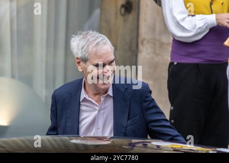 Oviedo, Espagne. 21 octobre 2024. Michael Ignatieff arrive à Oviedo et pose pour les médias. Crédit : Javier Fernández Santiago / Alamy Live News Banque D'Images