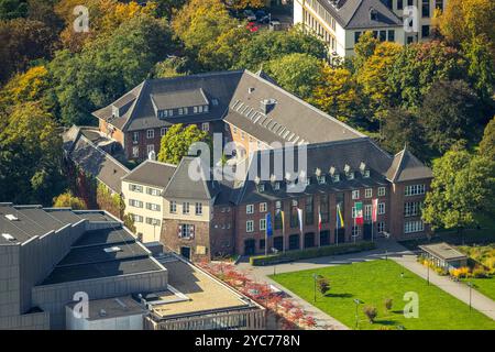 Luftbild, Rathaus, Burg Dinslaken, auch Kastell Dinslaken, Burganlage und Flaggen am Eingang, Dinslaken, Ruhrgebiet, Nordrhein-Westfalen, Deutschland ACHTUNGxMINDESTHONORARx60xEURO *** vue aérienne, hôtel de ville, château Dinslaken, ainsi que Kastell Dinslaken, complexe de château et drapeaux à l'entrée, Dinslaken, région de Dinslaken, Dastland, DATHONGxRHONGxRHONGxRHONTORL, Allemagne, Rhénanie-Rhénanie-Nord, Rhénanie-Rhénanie-Westphalie Banque D'Images