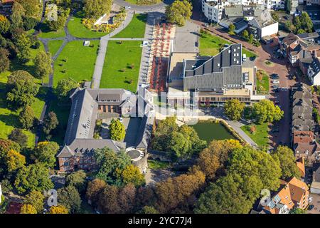 Luftbild, Théâtre Kathrin-Türks-Halle, Rote Baumallee, Rathaus Burg Dinslaken, auch Kastell Dinslaken, Burganlage und Ententeich, Dinslaken, Ruhrgebiet, Nordrhein-Westfalen, Deutschland ACHTUNGxMINDESTHONORARx60xEURO *** vue aérienne, Kathrin Türks Halle Theater, Red tree avenue, mairie Burg Dinslaken, également Kastell Dinslaken, complexe de château et étang à canards, Dinslaken, région de la Ruhr, Rhénanie du Nord-Westphalie, Allemagne, EUMINACMINACMINACHONHONHONHONHONOXRHONOXRHONOXRHERO Banque D'Images