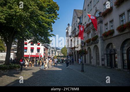 Scène de rue à Aix-la-Chapelle, Rhénanie du Nord-Westphalie, Allemagne. Banque D'Images