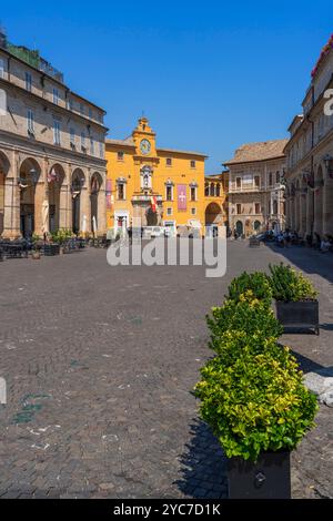 Piazza del Popolo, Fermo, Ascoli Poceno, Marches, Italie Banque D'Images