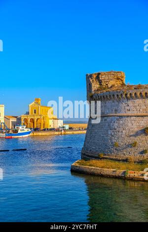 Château, Vieux Port, Gallipoli, Lecce, Salento, Pouilles, Italie Banque D'Images