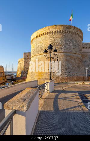 Château, Vieux Port, Gallipoli, Lecce, Salento, Pouilles, Italie Banque D'Images