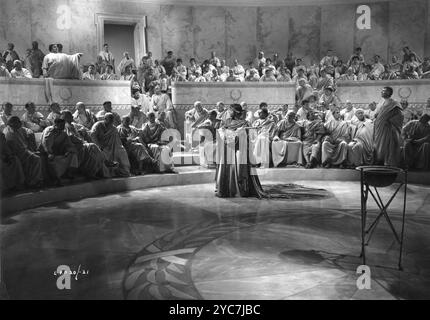 L'acteur gallois EMLYN WILLIAMS dans le rôle de Caligula dans une scène de l'inachevé I, CLAUDIUS 1937 réalisateur JOSEF VON STERNBERG Livre ROBERT GRAVES Cinématographie GEORGES PERINAL costume Design JOHN ARMSTRONG Directeur artistique VINCENT KORDA Mosaic Settings FERDINAND BELLAN Producteur ALEXANDER KORDA London film Productions Banque D'Images