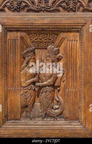 Cavicchioli, portail en bois, 1911, porte d'entrée, 1332, cathédrale Santa Maria Assunta, Teramo, Abruzzes, Italie Banque D'Images