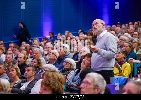 Visions for Climate, Vorlesungsreihe über die Klimakrise an der Johannes Gutenberg-Universität in Mainz gestartet. Eröffnungsvorlesung mit Professeur Harald Lesch 21.10.24 *** visions for Climate, série de conférences sur la crise climatique lancée à l'Université Johannes Gutenberg de Mayence Conférence d'ouverture avec le Professeur Harald Lesch 21 10 24 Banque D'Images