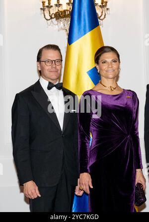 Berlin, Allemagne. 21 octobre 2024. BERLIN, ALLEMAGNE 20241021La Princesse Victoria et le Prince Daniel de Suède assistent à la célébration du 25e anniversaire du complexe de l'Ambassade nordique lors d'un dîner au Schloß Bellevue à Berlin, Allemagne, le 21 octobre 2024. Photo : Christine Olsson/TT/Code 10430 crédit : TT News Agency/Alamy Live News Banque D'Images