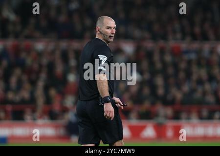 Nottingham, Royaume-Uni. 21 octobre 2024. Nottingham, Angleterre - 21 octobre : arbitre Tim Robinson lors du match de premier League 2024/25 entre Nottingham Forest FC et Crystal Palace FC au City Ground le 21 octobre 2024 à Nottingham, Angleterre. (Paul Bonser/SPP) (Paul Bonser/SPP) crédit : photo de presse SPP Sport. /Alamy Live News Banque D'Images