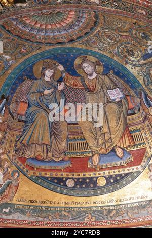 Intérieur de l'abside avec des mosaïques de Jacopo Torriti, Basilique papale de Santa Maria Maggiore, Roma, Latium, Italie Banque D'Images