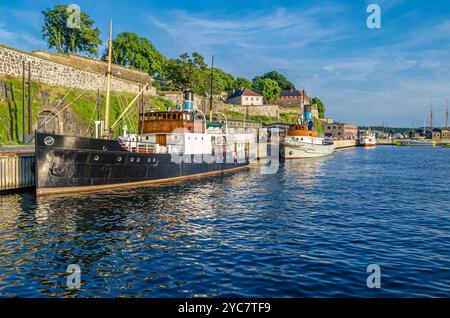 OSLO, NORVÈGE - 11 JUILLET 2014 : bateaux dans la marina d'Oslo, sur les rives du fjord d'Oslofjord, Norvège Banque D'Images