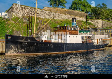 OSLO, NORVÈGE - 11 JUILLET 2014 : bateaux dans la marina d'Oslo, sur les rives du fjord d'Oslofjord, Norvège Banque D'Images