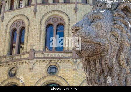 OSLO, NORVÈGE - 12 JUILLET 2014 : les sculptures sur le 'Mont du Lion', conçu par Christopher Borch, situé à l'entrée principale du bâtiment Storting Banque D'Images