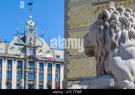 OSLO, NORVÈGE - 12 JUILLET 2014 : les sculptures sur le 'Mont du Lion', conçu par Christopher Borch, situé à l'entrée principale du bâtiment Storting Banque D'Images