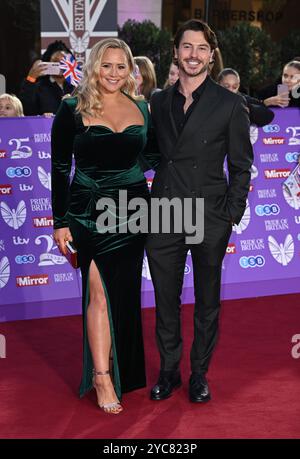 Londres, Royaume-Uni. 21 octobre 2024. Amy Walsh et Toby-Alexander Smith arrivant aux Pride of Britain Awards, Grosvenor House Hotel. Crédit : Doug Peters/EMPICS/Alamy Live News Banque D'Images