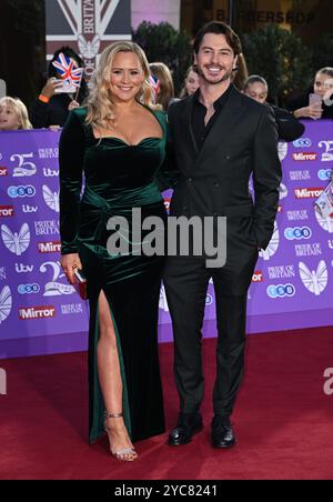 Londres, Royaume-Uni. 21 octobre 2024. Amy Walsh et Toby-Alexander Smith arrivant aux Pride of Britain Awards, Grosvenor House Hotel. Crédit : Doug Peters/EMPICS/Alamy Live News Banque D'Images