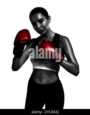 Femme dans des gants de boxe rouges sur fond blanc. Effet noir et blanc avec accent de couleur Banque D'Images