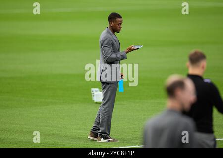 Madrid, Espagne. 21 octobre 2024. Jamie Gittens du Borussia Dortmund sur le terrain avant leur match de football de la semaine 3 de l'UEFA Champions League 2024/2025 contre le Real Madrid CF au stade Santiago Bernabeu. Crédit : SOPA images Limited/Alamy Live News Banque D'Images