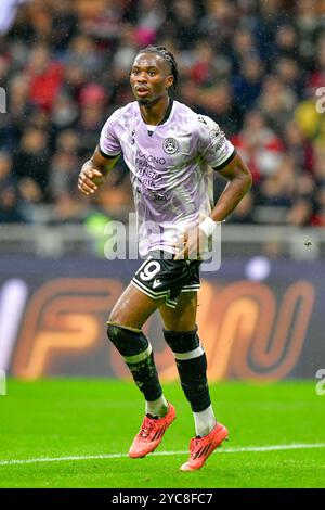 Milan, Italie. 19 octobre 2024. Kingsley Ehizibue (19 ans) d'Udinese vu lors du match de Serie A entre AC Milan et Udinese à San Siro à Milan. Banque D'Images