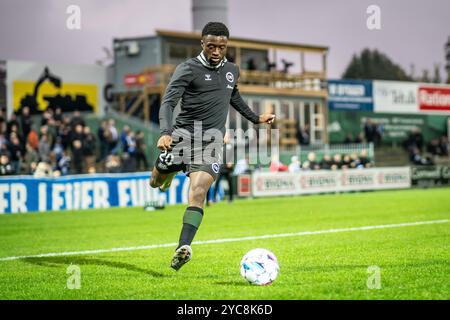 Roskilde, Danemark. 18 octobre 2024. Leroy Owusu (20 ans) de l'Odense BK s'échauffe avant le match NordicBet Liga entre le FC Roskilde et l'Odense BK à Roskilde Idraetspark à Roskilde. Banque D'Images