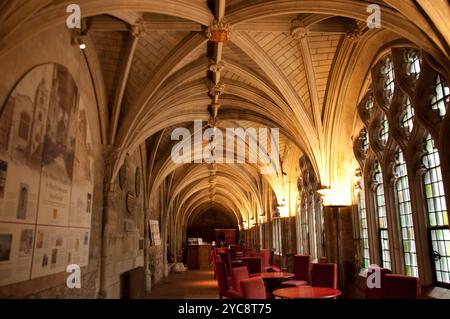 Partie du cloître, église prieurée de Saint-Barthélemy le Grand ; Smithfield, ville de Londres, Royaume-Uni Banque D'Images