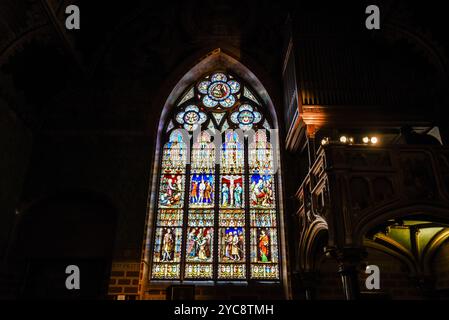 Vitrail dans la Basilique du Saint-sang - Bruges, Belgique Banque D'Images