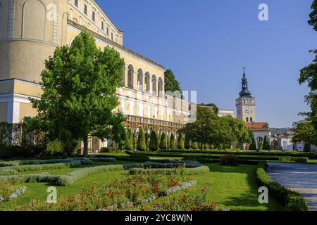 Parc du château avec église St Venceslas, vieille ville, Mikulov, quartier de Breclav, région de Jihomoravsky, Moravie du Sud, République tchèque, Europe Banque D'Images