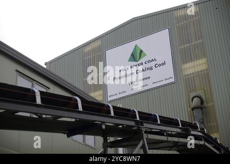 GREYMOUTH, NOUVELLE-ZÉLANDE, 20 MAI 2015 : signalisation pour la mine de charbon Pike River le 20 mai 2015 près de Greymouth, Nouvelle-Zélande, quelques jours avant sa démolition. Banque D'Images