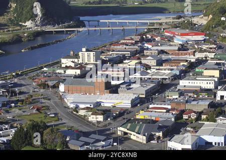 Antenne du quartier central des affaires de Greymouth, côte ouest, île du Sud, Nouvelle-Zélande, Océanie Banque D'Images