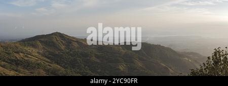 Panorama paysage dans la forêt nuageuse de réserve de Monteverde, Costa Rica, Amérique centrale Banque D'Images